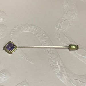 10k brooch / pin